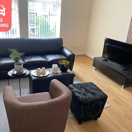 Stylish 1-Bed Apt - Sleeps 4 - Parking - Wifi Манчестер Экстерьер фото