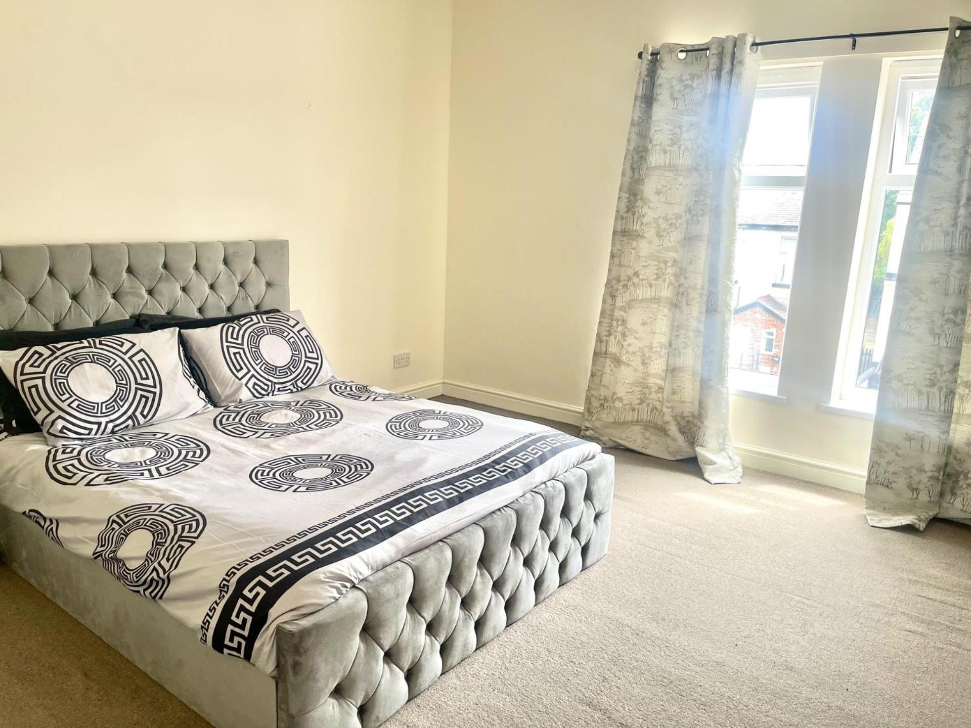Stylish 1-Bed Apt - Sleeps 4 - Parking - Wifi Манчестер Экстерьер фото