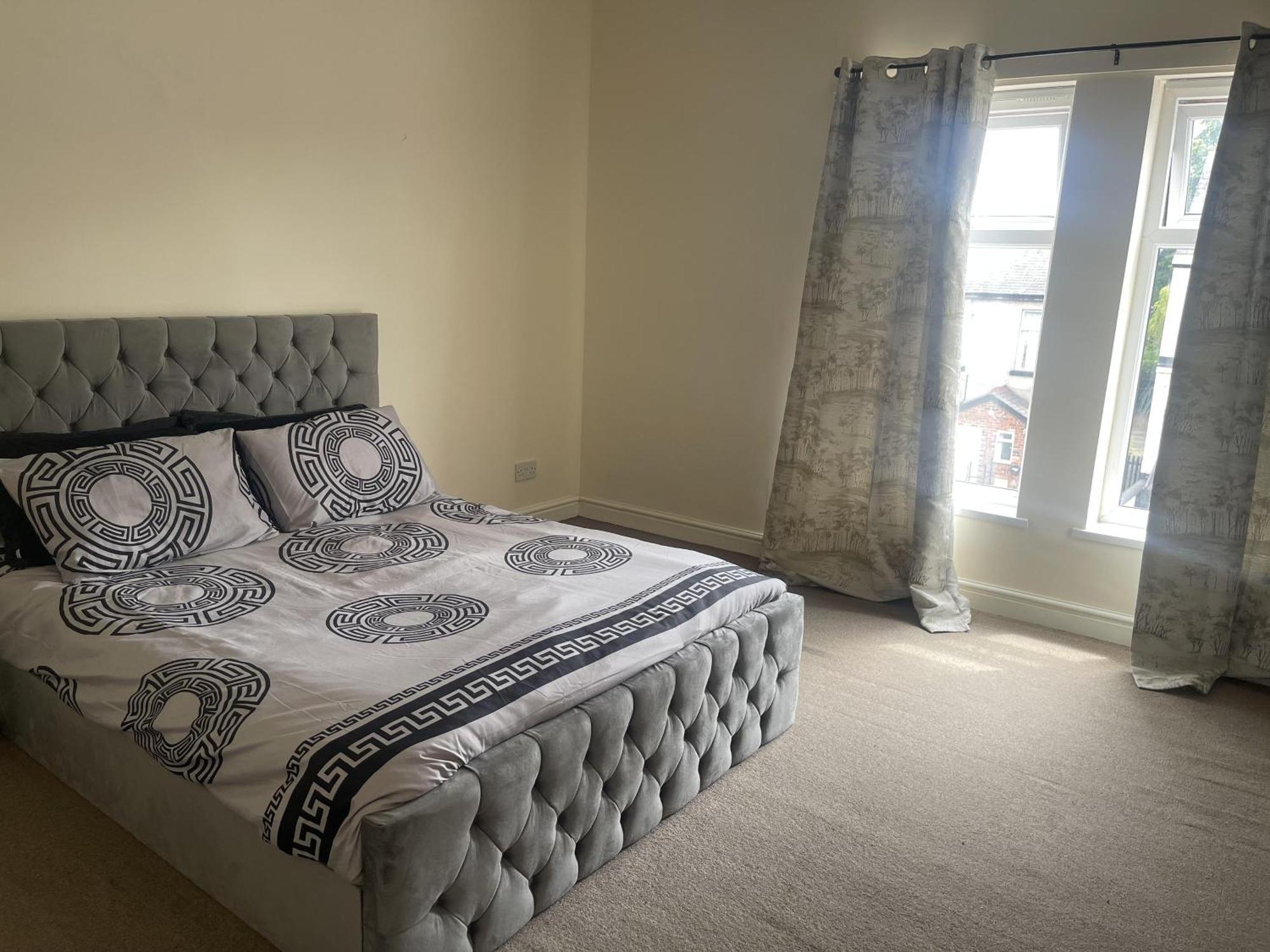 Stylish 1-Bed Apt - Sleeps 4 - Parking - Wifi Манчестер Экстерьер фото
