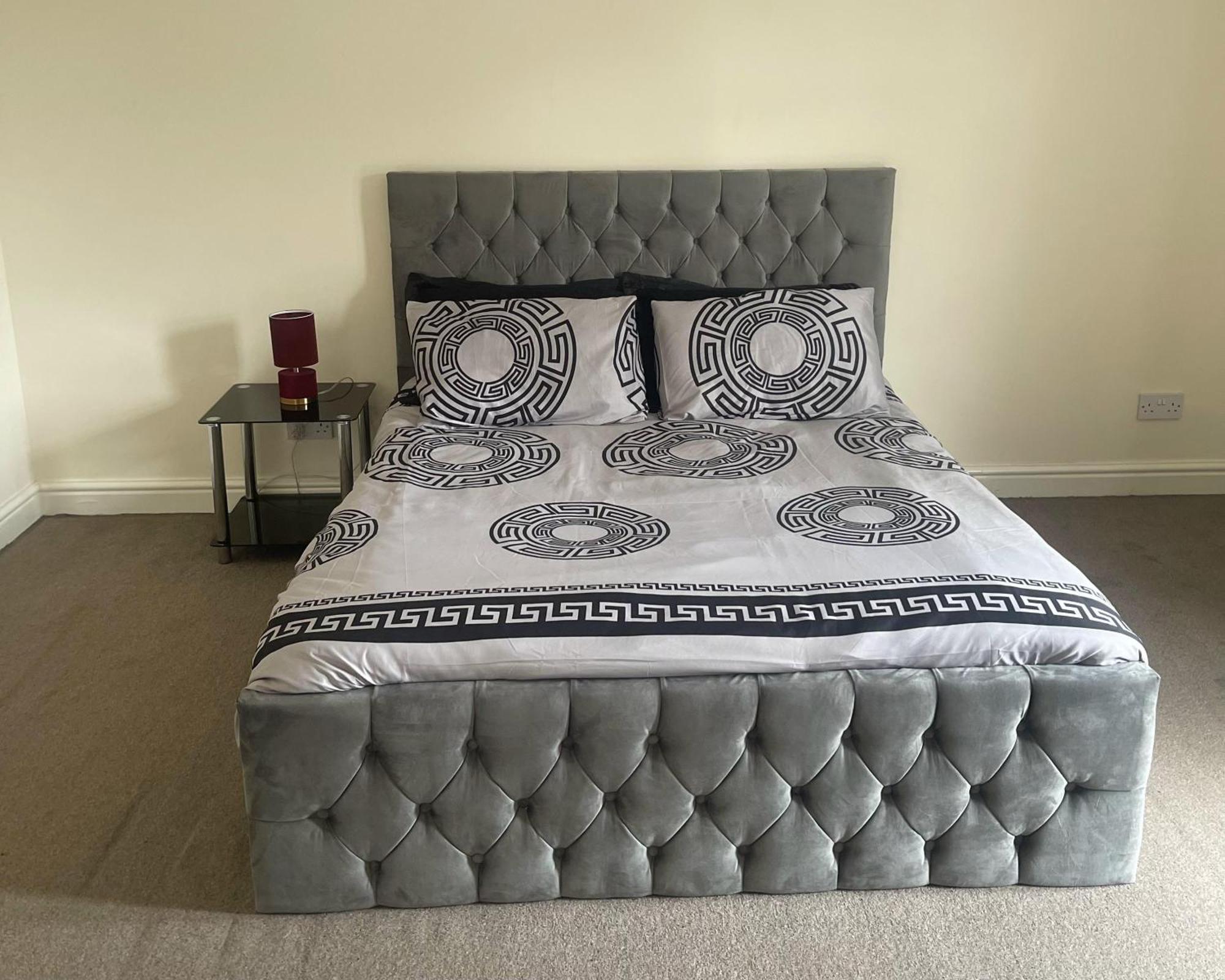 Stylish 1-Bed Apt - Sleeps 4 - Parking - Wifi Манчестер Экстерьер фото