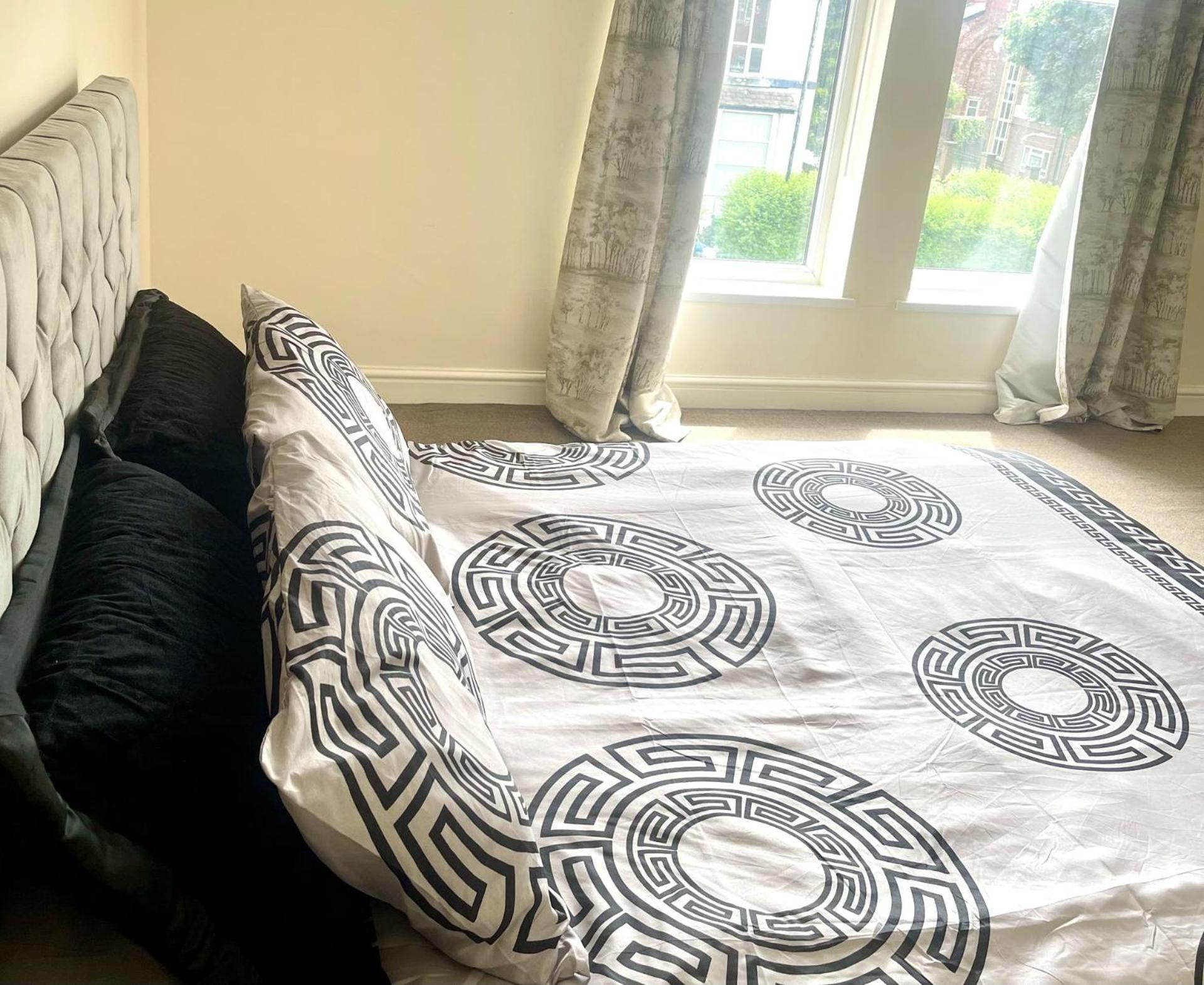 Stylish 1-Bed Apt - Sleeps 4 - Parking - Wifi Манчестер Экстерьер фото