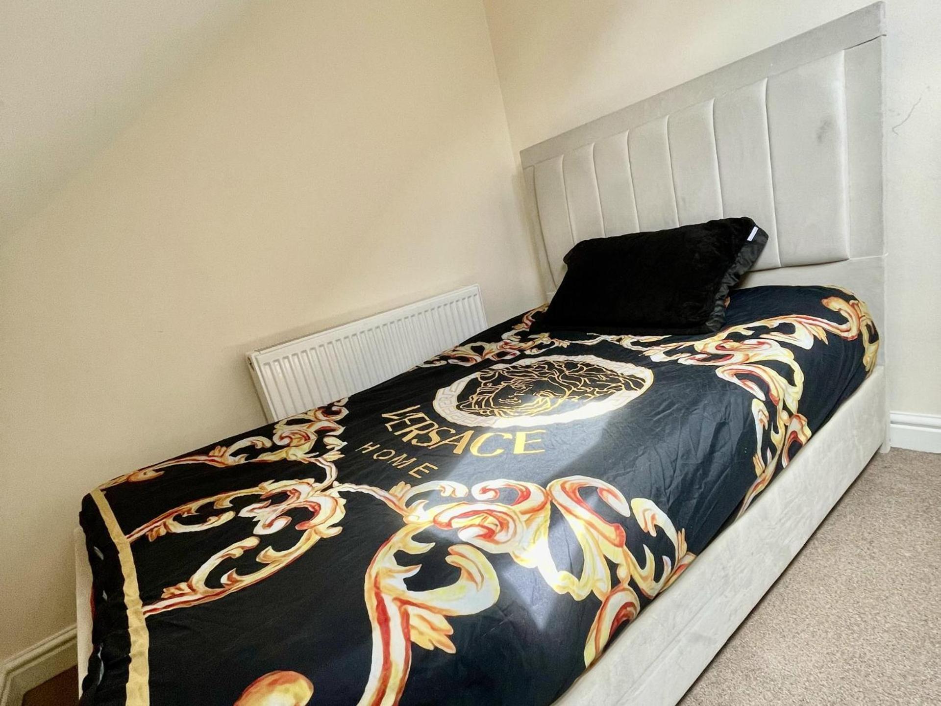 Stylish 1-Bed Apt - Sleeps 4 - Parking - Wifi Манчестер Экстерьер фото