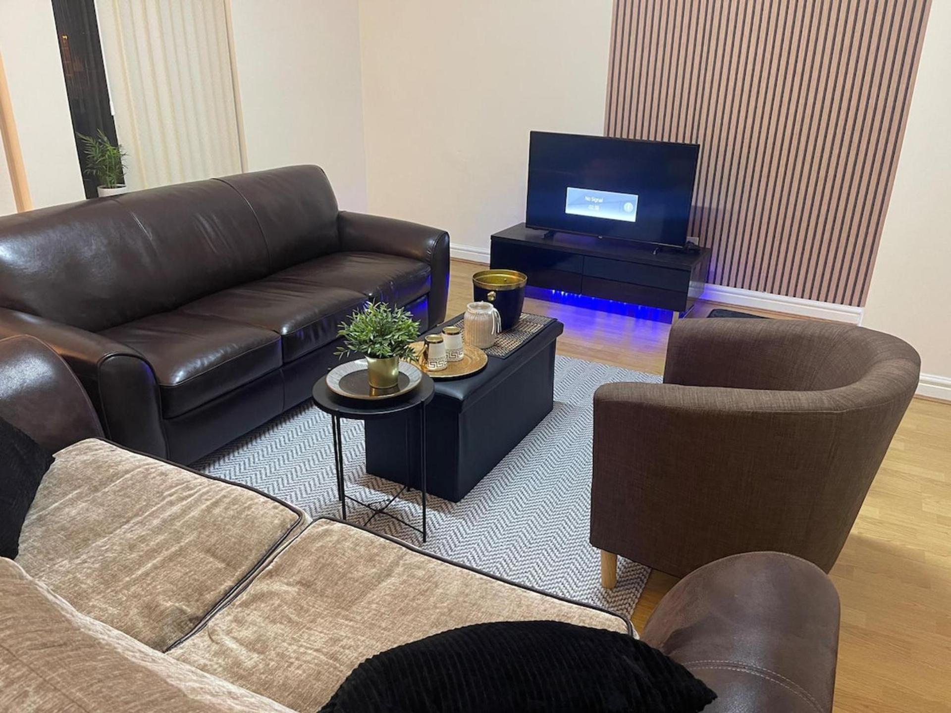 Stylish 1-Bed Apt - Sleeps 4 - Parking - Wifi Манчестер Экстерьер фото
