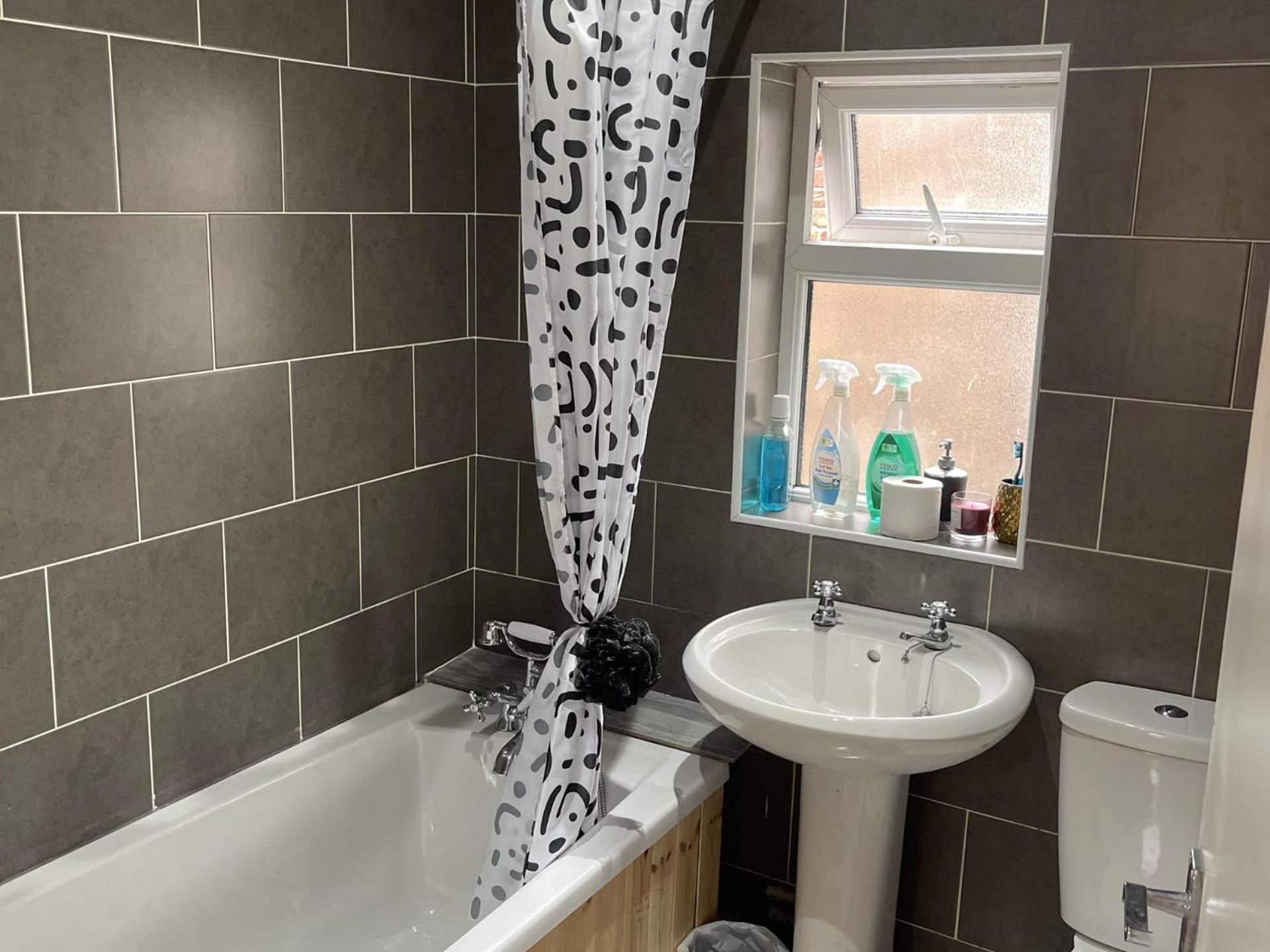 Stylish 1-Bed Apt - Sleeps 4 - Parking - Wifi Манчестер Экстерьер фото