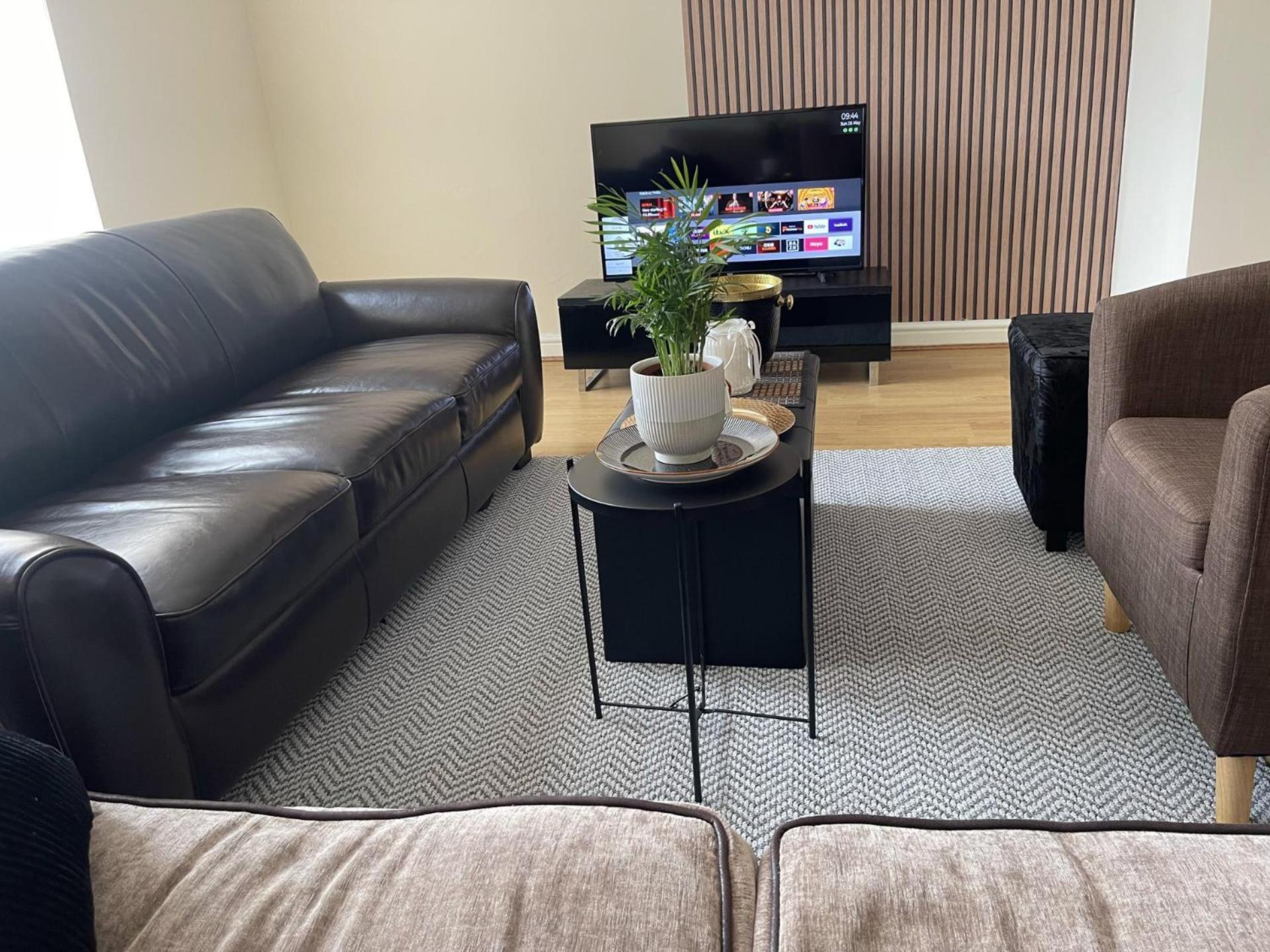 Stylish 1-Bed Apt - Sleeps 4 - Parking - Wifi Манчестер Экстерьер фото